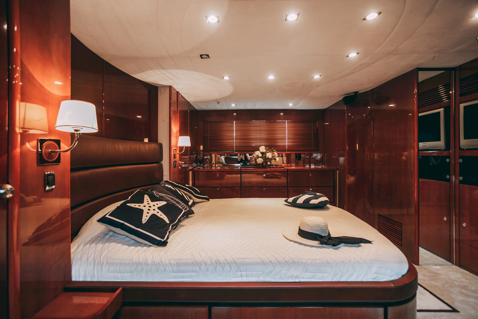 Fairline Squadron 68 (Аврора) image- 26